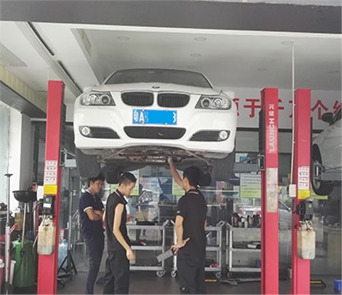 宝马自动变速箱维修：热车不走