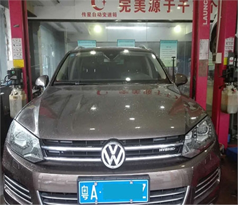 大众途锐自动变速箱维修：换挡冲击