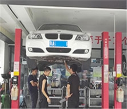 宝马自动变速箱维修：热车不走